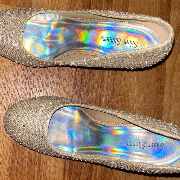 silver slipper (gold) size 7 1/5 M - Picture 2 of 5
